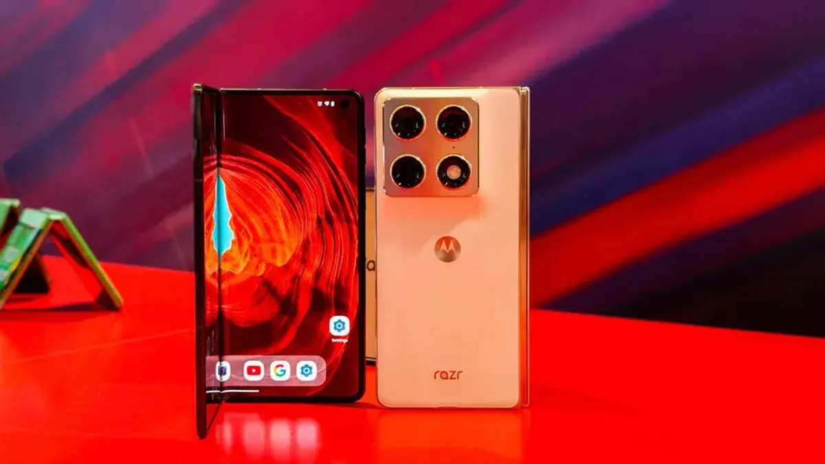 Motorola Razr Fold проти Samsung Galaxy Z Fold 8: що пропонує більше за 1900 доларів