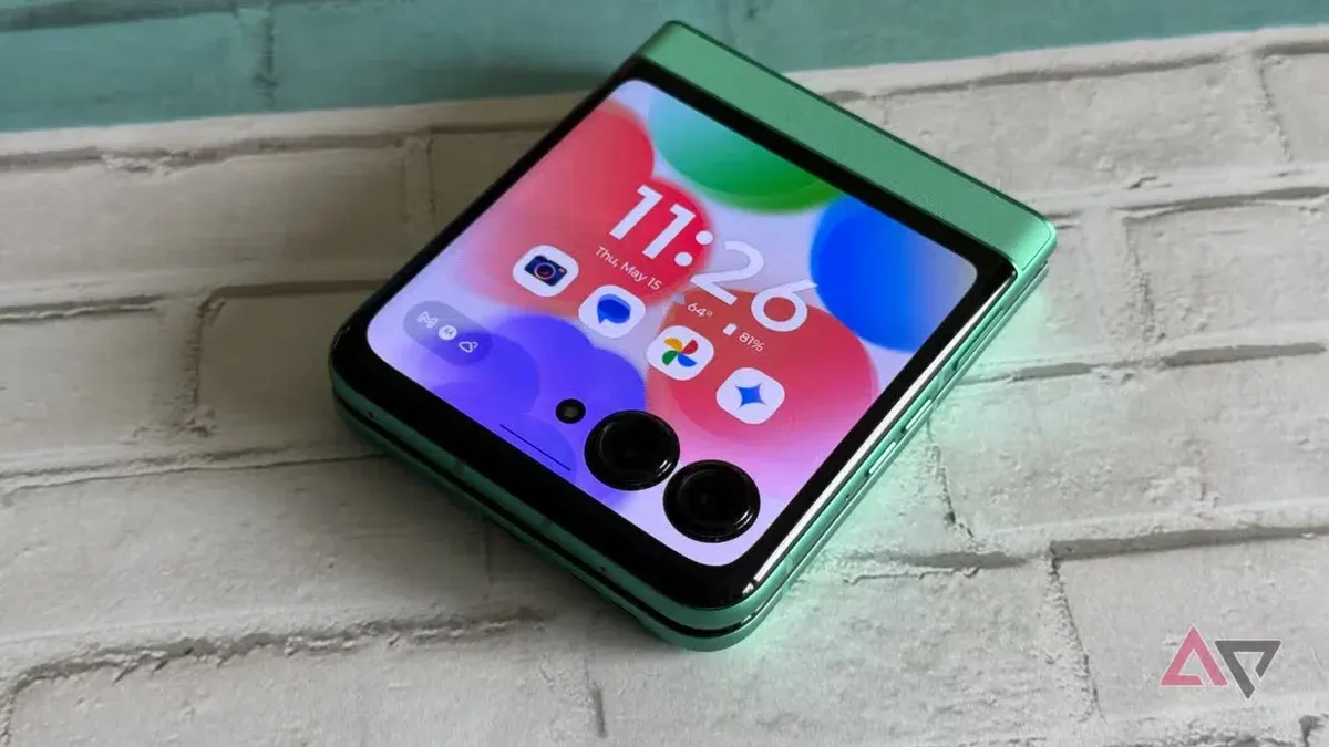 Motorola Razr+ vs Galaxy Z Flip 8: що обрати у 2026 році