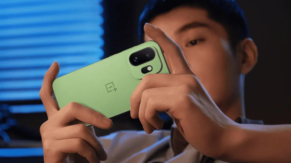 OnePlus 16: витік розкрив екран, що перевершує Samsung