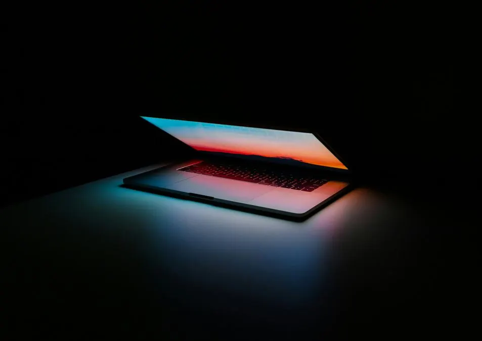 Apple скасувала два нові MacBook: складна модель і великий OLED-ноутбук не вийдуть