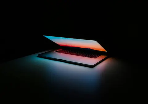 Apple скасувала два нові MacBook: складна модель і великий OLED-ноутбук не вийду