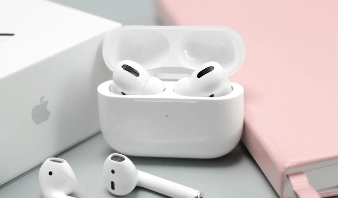 Apple представить AirPods 5 у двох версіях: що відомо
