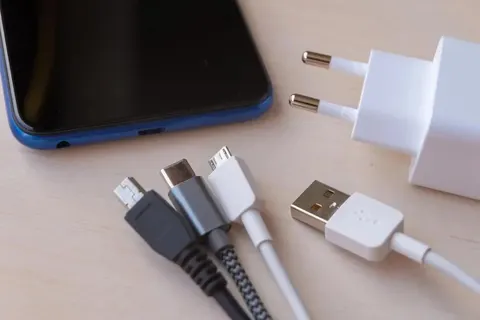 4 ознаки, що зарядний пристрій для смартфона час терміново замінити