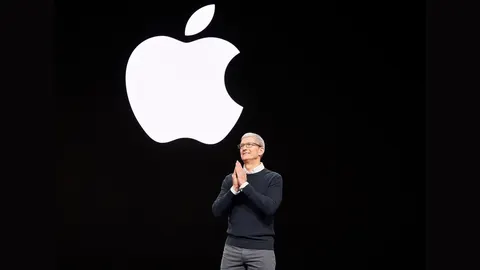 Тім Кук передає керівництво Apple Джону Тернусу після 15 років на посаді