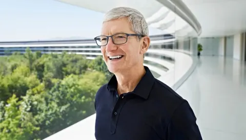 Тім Кук залишив посаду CEO Apple після 14 років керівництва