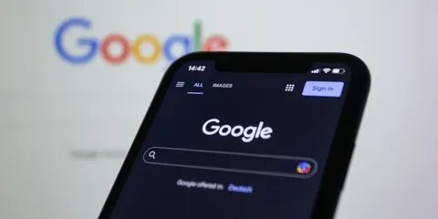 Google тестує головну сторінку без кнопки «Пошук» — натомість три ШІ-функції
