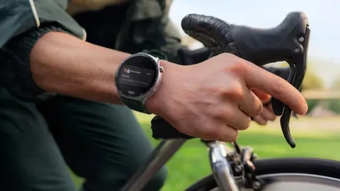 Motorola випустила флагманський Moto Watch Ultra з LTE та Wear OS 6