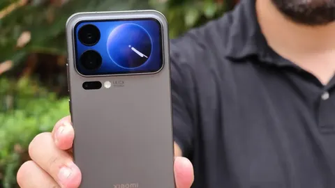 Xiaomi 18 Pro засвітився на реальних фото: подвійний екран і камера Leica