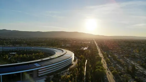 Apple готує прорив: гнучкий iPhone Ultra, нові AirPods і перша презентація новог