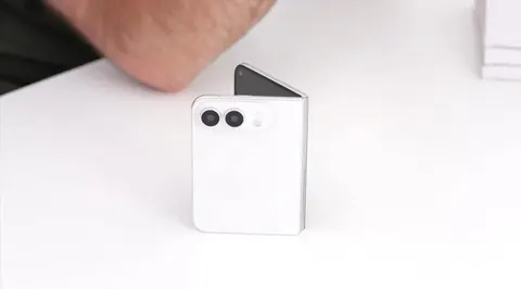 Складаний iPhone засвітився на відео до анонсу: що не сподобалось користувачам