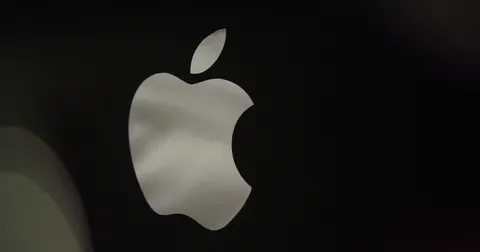 Apple створює власну ШІ-модель для Китаю разом з Alibaba