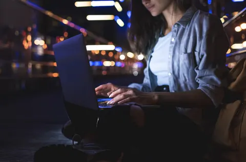 Головні AI-новини: Apple для Китаю, подорожчання DeepSeek та енергія