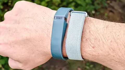 Fitbit Air проти Fitbit Flex: що змінилося за 13 років за ті самі 99 доларів