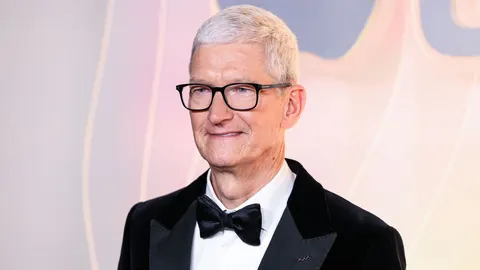 Apple готується до зміни керівника: Тім Кук передає посаду Джону Тернусу