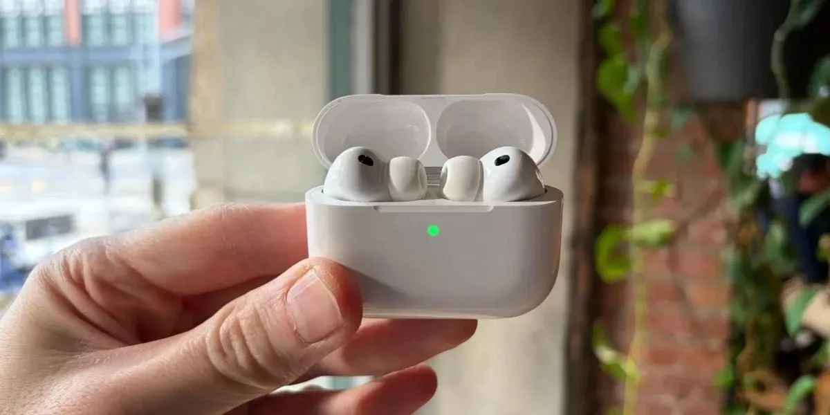 AirPods з камерами можуть вийти вже восени, раніше за графік