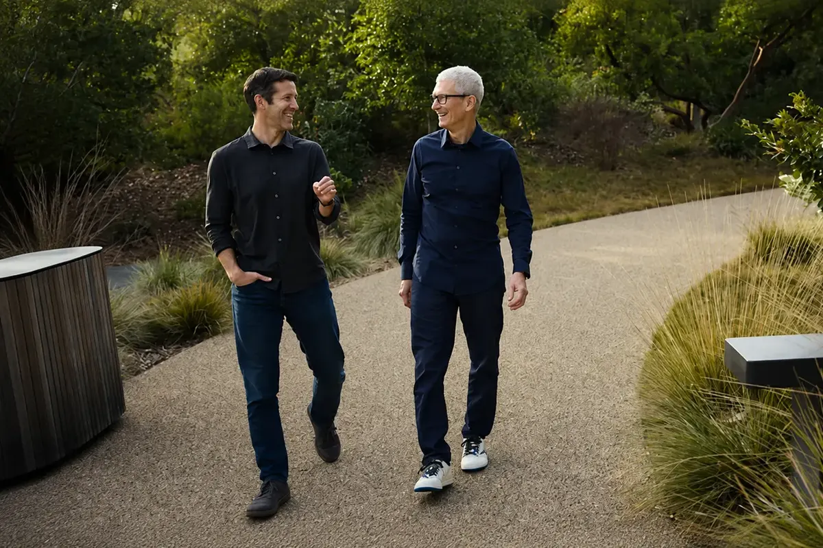 Apple змінила CEO: Джон Тернус очолив компанію після Тіма Кука