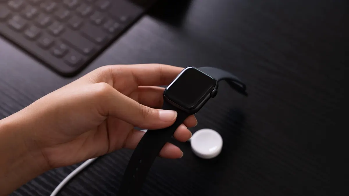 Apple переосмислює Apple Watch: можливі моделі без екрана