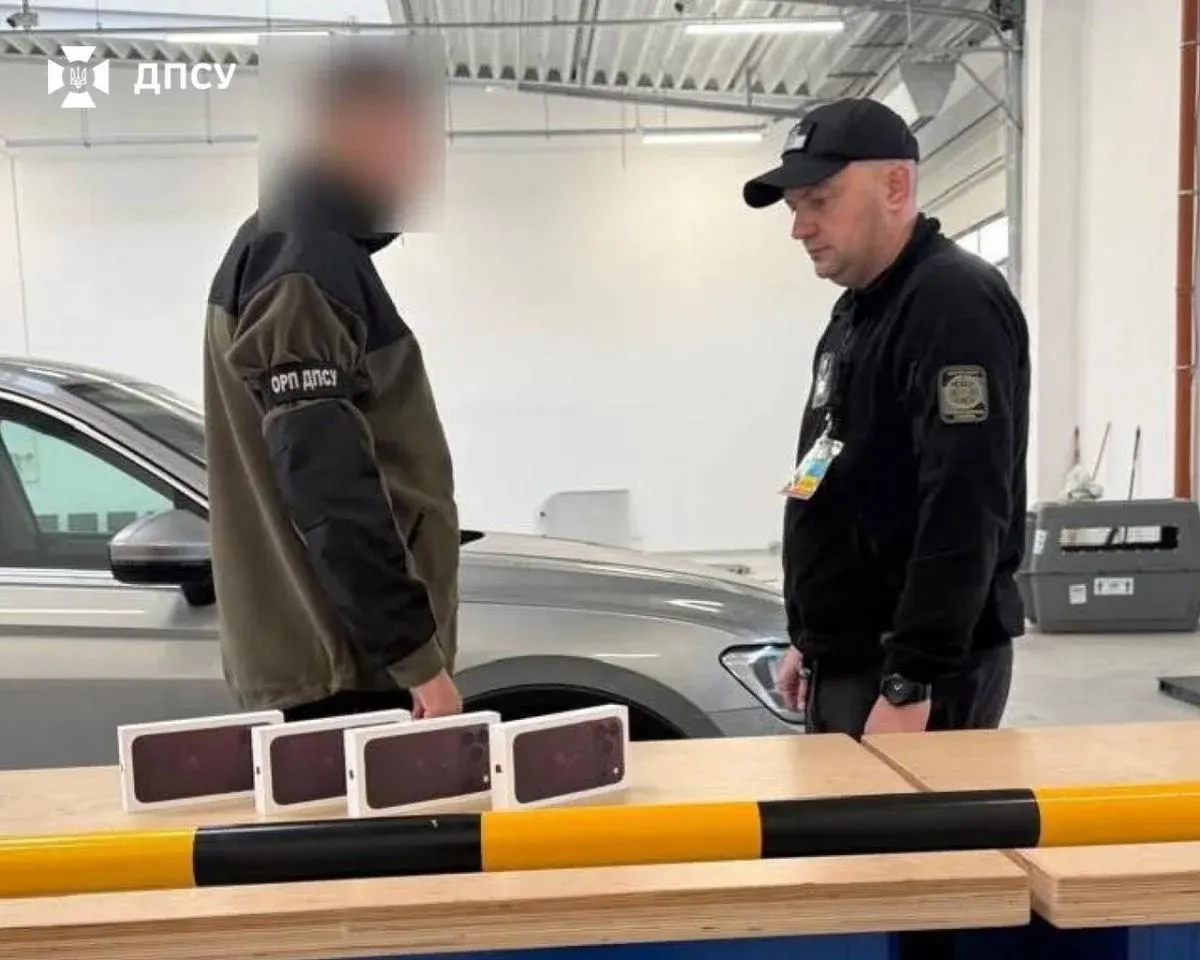 На кордоні вилучили вісім iPhone 18 Pro Max вартістю близько 850 тисяч гривень