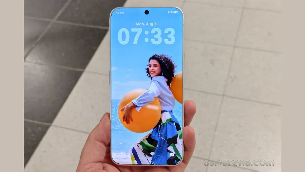 Tecno показала концепт смартфона з нульовими рамками навколо екрана
