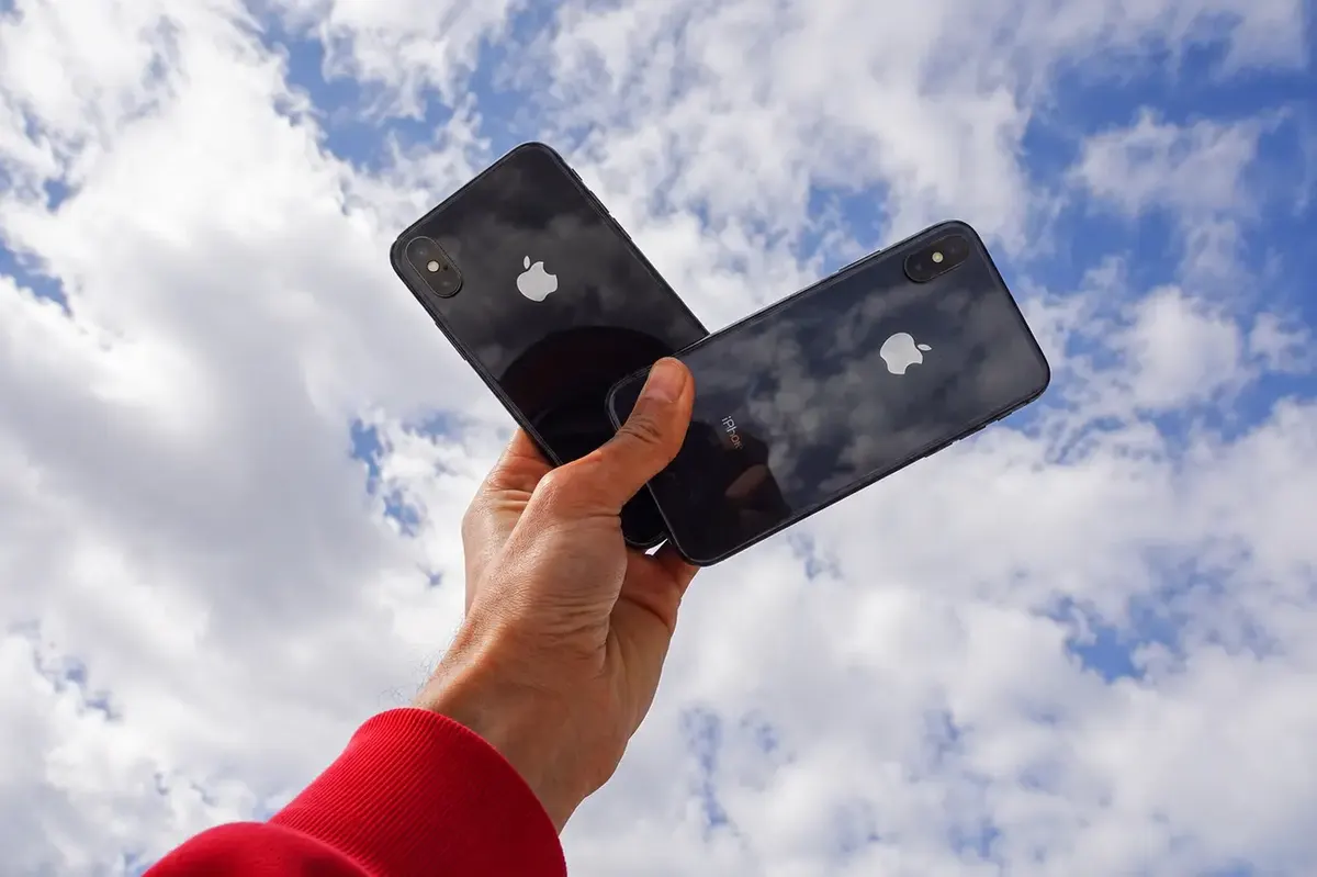 Apple припиняє обслуговування iPhone X та MacBook Pro 2018