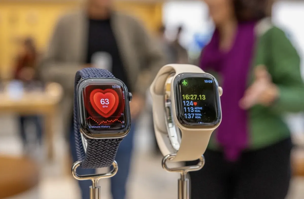 Apple тестує фітнес-трекер без екрана: прототипи є, рішення ще немає