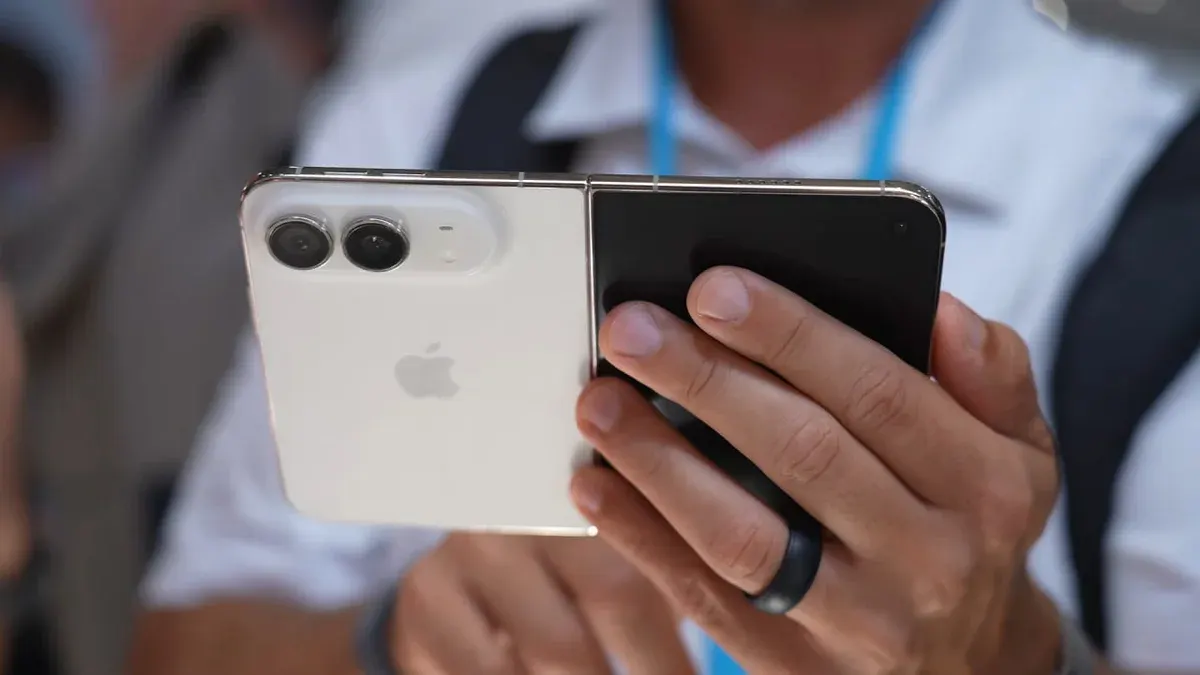 iPhone Duo: як Apple перевершила Android у зручності складаних смартфонів
