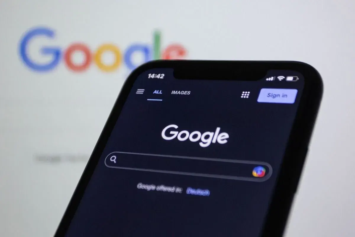 Google тестує ШІ-ярлики замість кнопки «Пошук» на головній сторінці